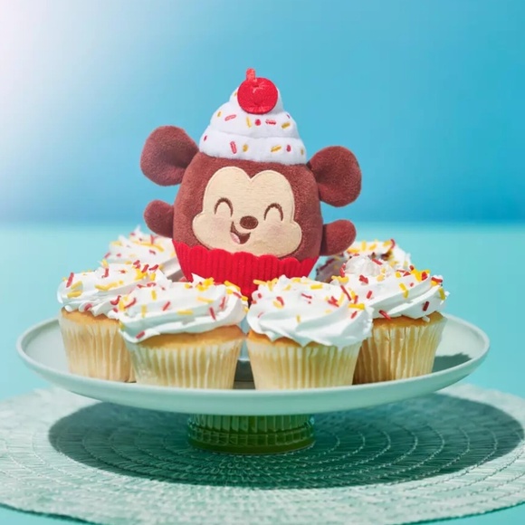 Mickey Mouse Chocolate-Sprinkled Cupcake Disney Munchlings Plush NIB - Picture 2 of 2